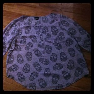 TORRID sz 1 pink and black skull blouse